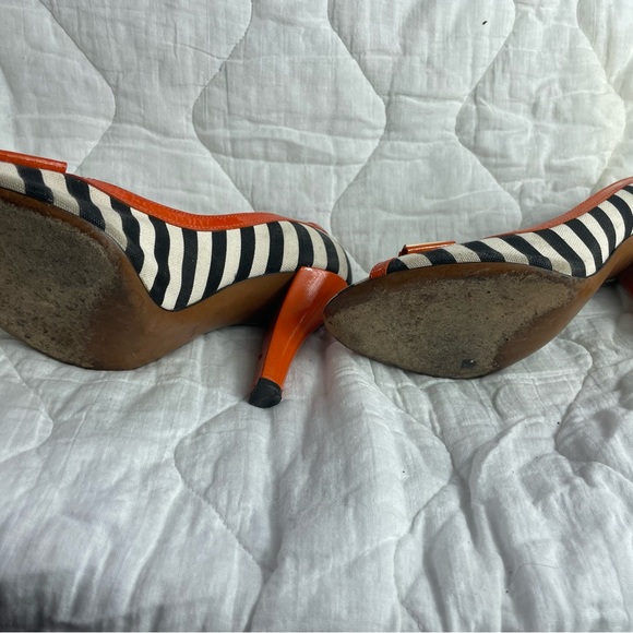 Moschino pumpkin orange and stripe heels - Picture 2 of 4